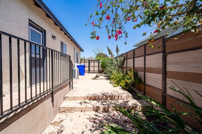 Building Photo - Beautifully updated 2 bed, 2 bath single-family home in Logan Heights