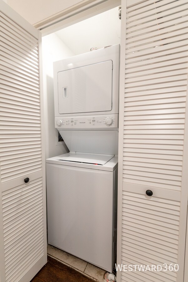 Building Photo - 1339 W Early Ave