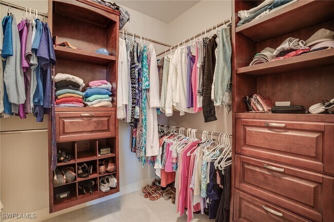 Building Photo - 23161 Fashion Dr