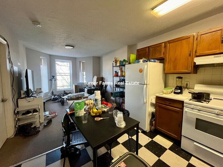 Primary Photo - 90 Hammond St