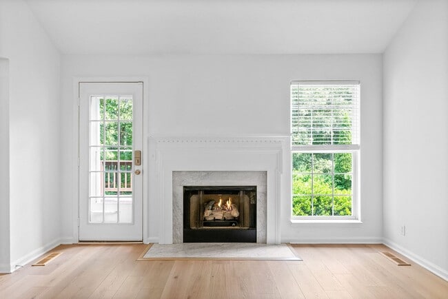 Building Photo - Pet Friendly Three Bedroom in Springfield!