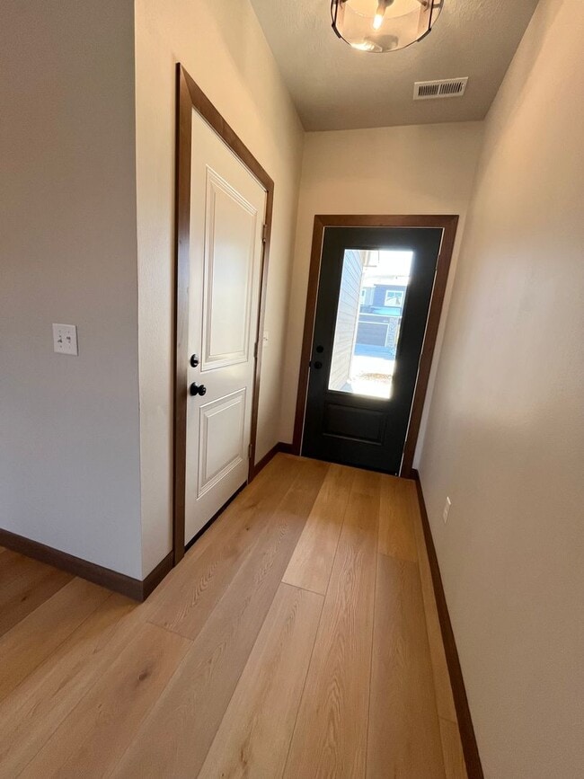 Building Photo - Newly Constructed 3 Bed/2.5 Bath Townhome in Aspen Ridge!