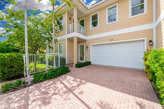 Building Photo - 324 SW 14th Ct