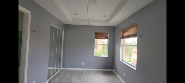 Building Photo - 3920 Laurel Ln