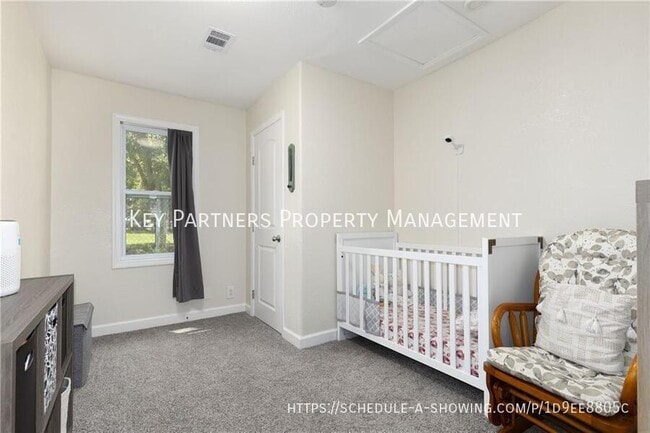 Building Photo - 736 S Cherry St