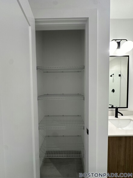 Building Photo - 199 Gardner St