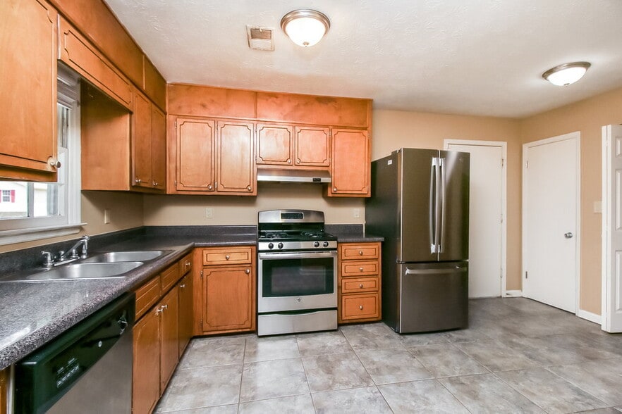 Building Photo - 2021 Corners Cir
