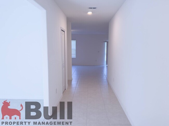 Building Photo - 1754 Red Lp