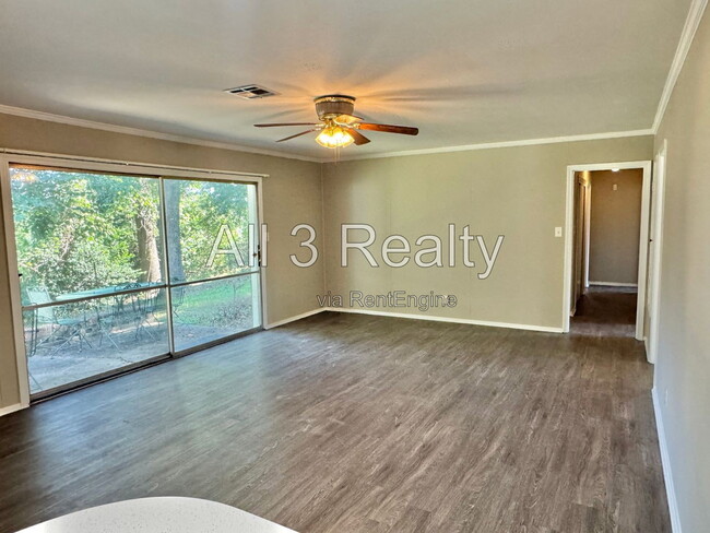 Building Photo - 176 Scenic Dr