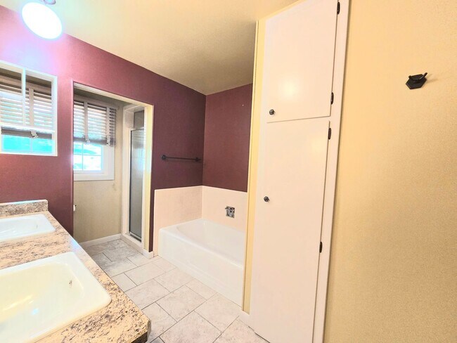 Building Photo - Charming 4-Bedroom Split-Level Home with S...