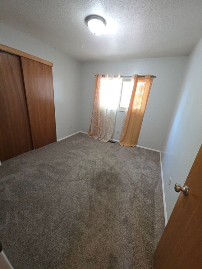 Building Photo - Awesome 3 bed 2 bath home!!!