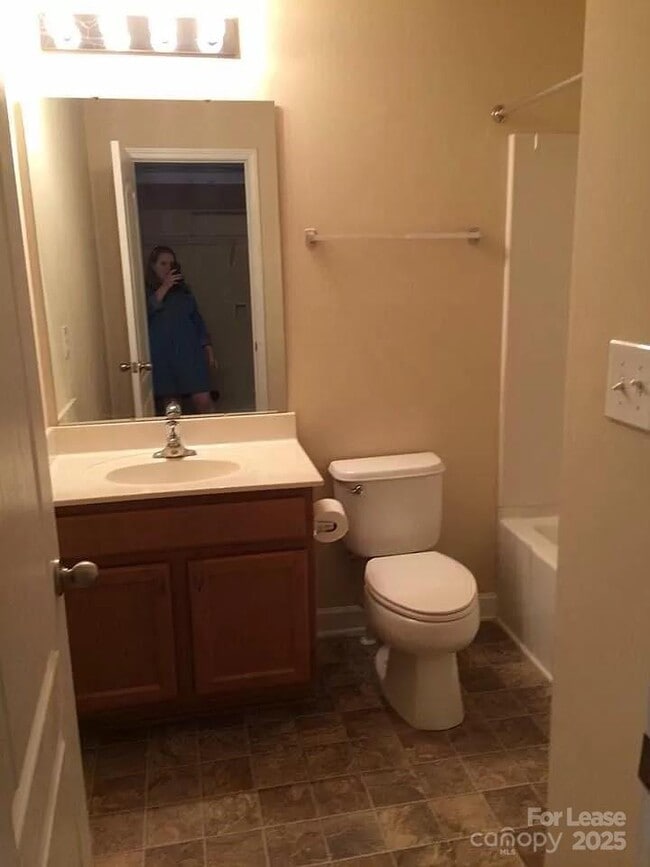 Building Photo - 345 Sandy Spring Ln