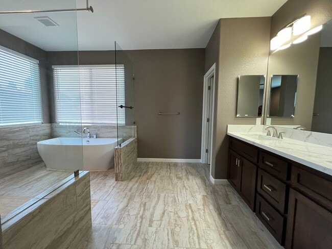 Building Photo - Completely Remodeled home in desirable Mou...