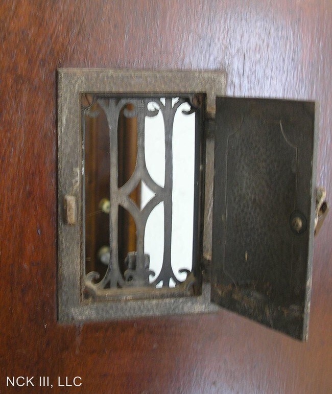 Building Photo - 1648 Charles Ave