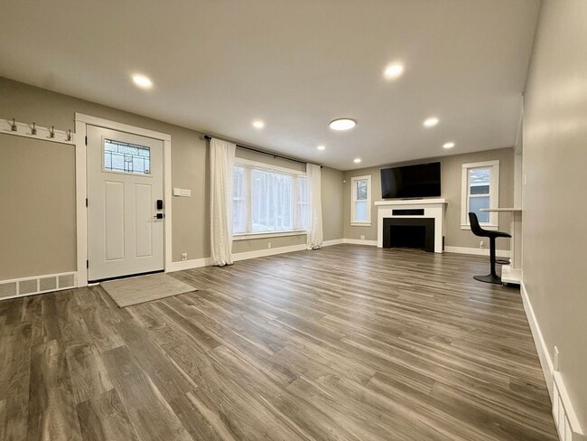 Building Photo - Two Bedroom Home in Muskegon