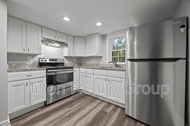 Building Photo - 210 S Elm Ave