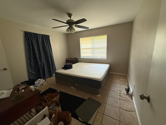 Building Photo - 5606 Dahlia Ln