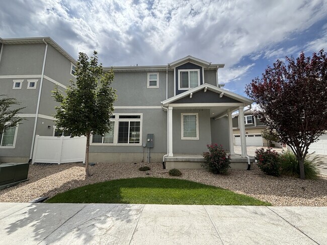 Building Photo - 153 E Brushy Canyon St