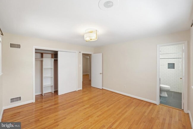 Building Photo - 11317 College View Dr