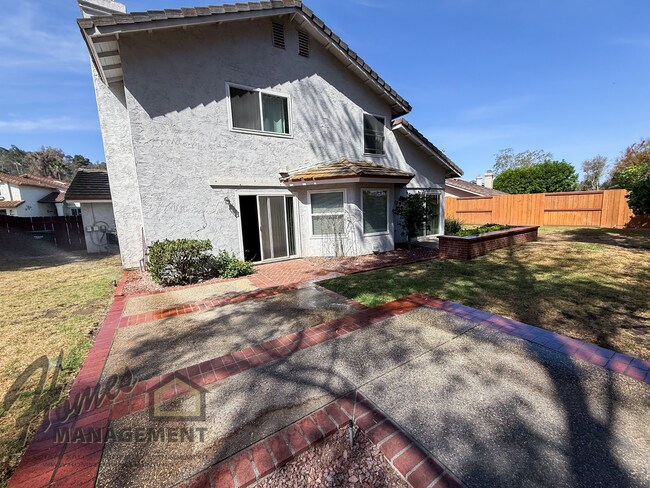 Building Photo - 593 Silver Shadow Dr