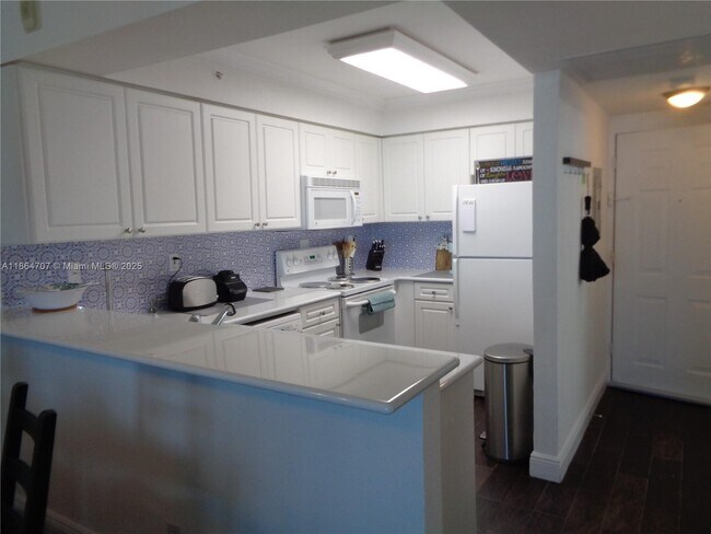 Building Photo - 2501 S Ocean Dr