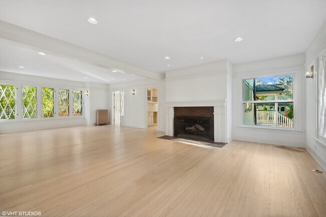 Building Photo - 619 Forest Ave