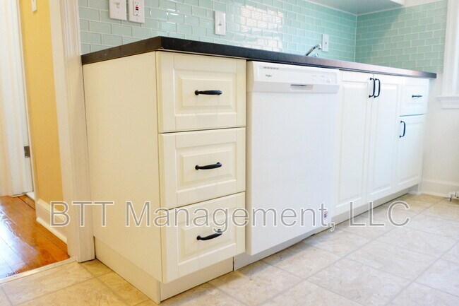 Building Photo - 812 Greenwood Cir