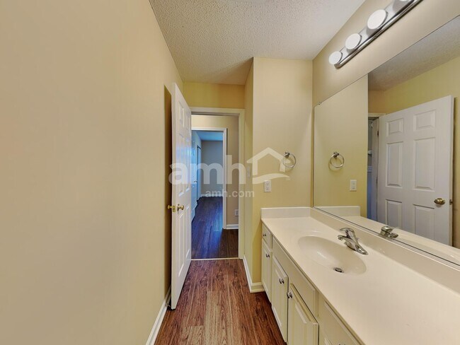 Building Photo - 1208 Scarlett Dr