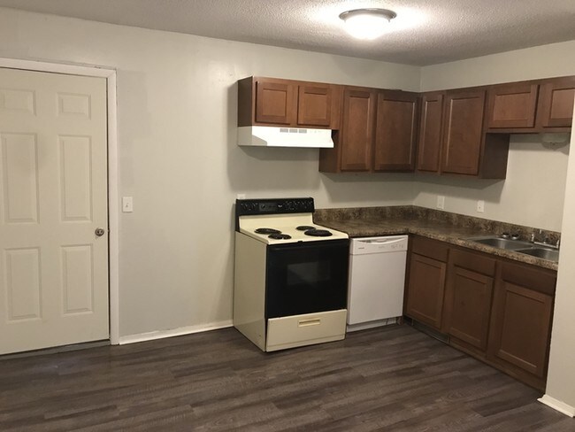 Building Photo - Red Bank Apartment 2/1: Great Price!