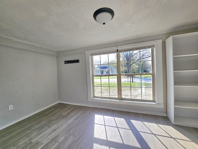 Building Photo - 5202 Dellinger Cir