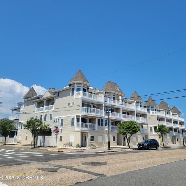 Primary Photo - 1301 Boulevard