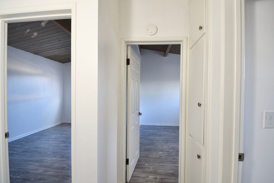 Building Photo - 121 W Arrellaga St