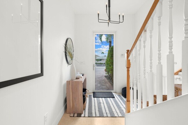 Building Photo - 2739 NE 15th St