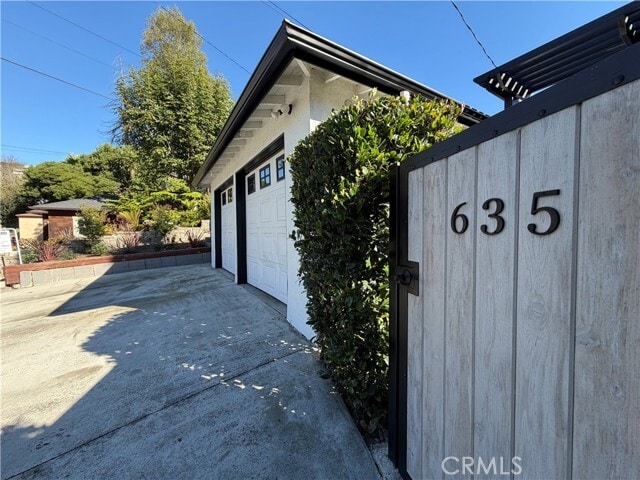 Building Photo - 635 St Ann's Dr