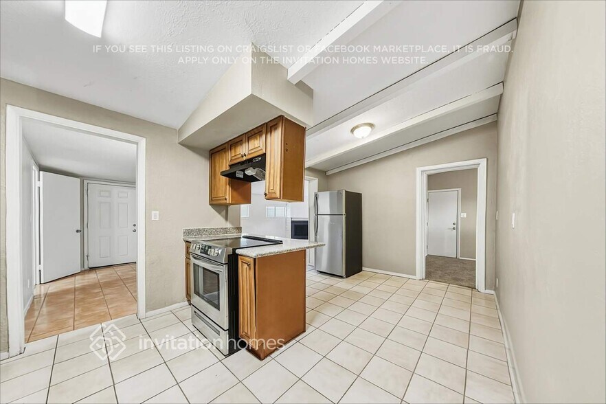 Building Photo - 449 S Stewart