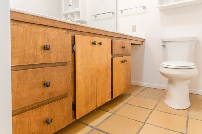 Building Photo - 2 Bedroom 2 Bath Condo in Pacific Grove