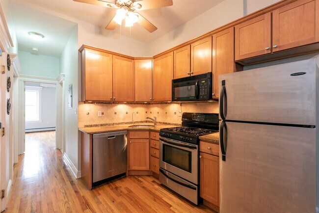 Building Photo - 349 7th St