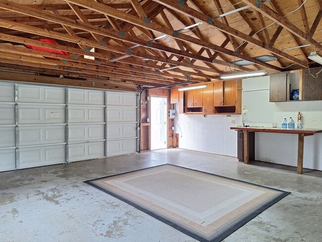 Building Photo - BETWEEN US1 & RIVER 2BR2BA FOR RENT