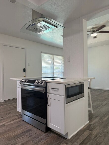 Building Photo - 4317 Hartford St