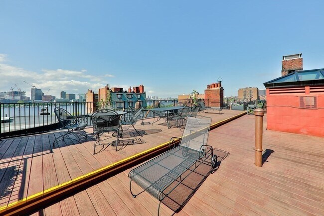 Building Photo - 295-297-297 Beacon St