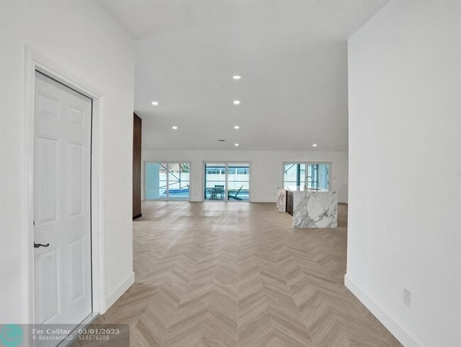 Building Photo - 11801 S Island Rd