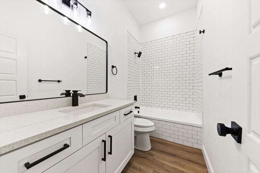 Building Photo - 1279 Bonham St