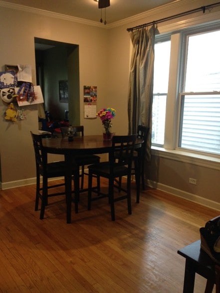 Dining room - 2710 W Giddings St