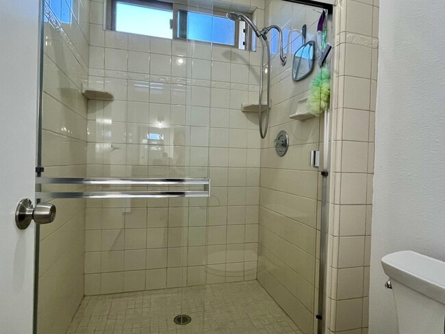 Building Photo - 3105 Blenkarne Dr