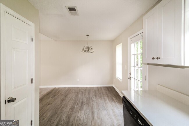 Building Photo - 4240 Ward Bluff Dr