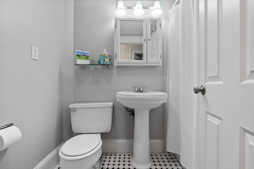 Building Photo - 15 Dartmouth St