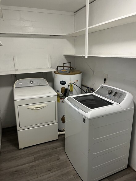 Laundry Room - 1917 Ridgewood Dr
