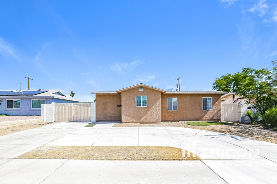 Primary Photo - 6112 Granada Cir