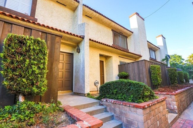 Building Photo - >>>>> TWO BEDROOM 1.5 BATHS TOWN-HOME STYL...