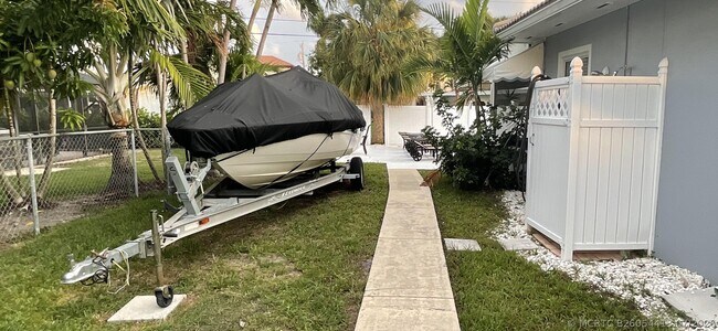 Building Photo - 1061 Bimini Ln